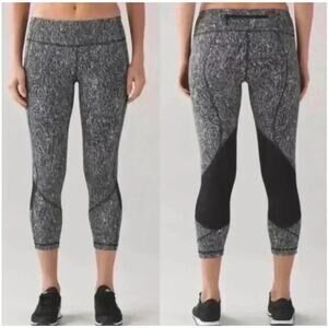 Lululemon Pace Revival Crop Women's Size 4 Alpine Black /White EUC